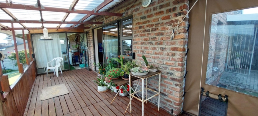 2 Bedroom Property for Sale in Sunrise On Sea Eastern Cape